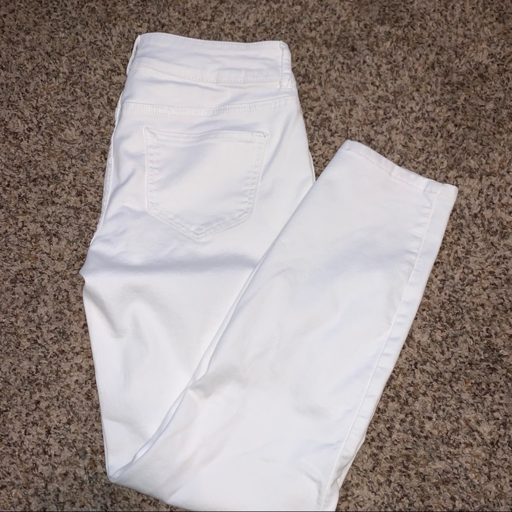 Maurices White Capris